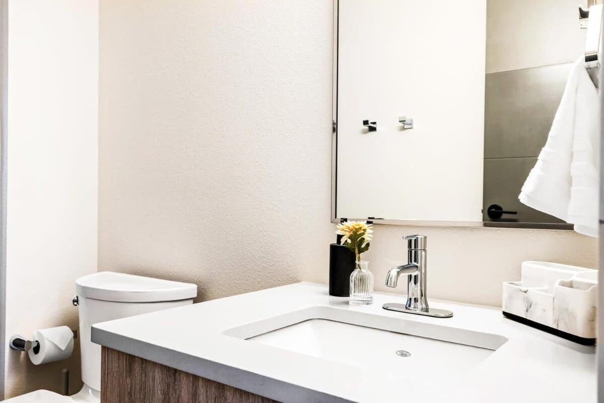 Avenue Hotel Downtown Golden Gold Miners Suite エクステリア 写真