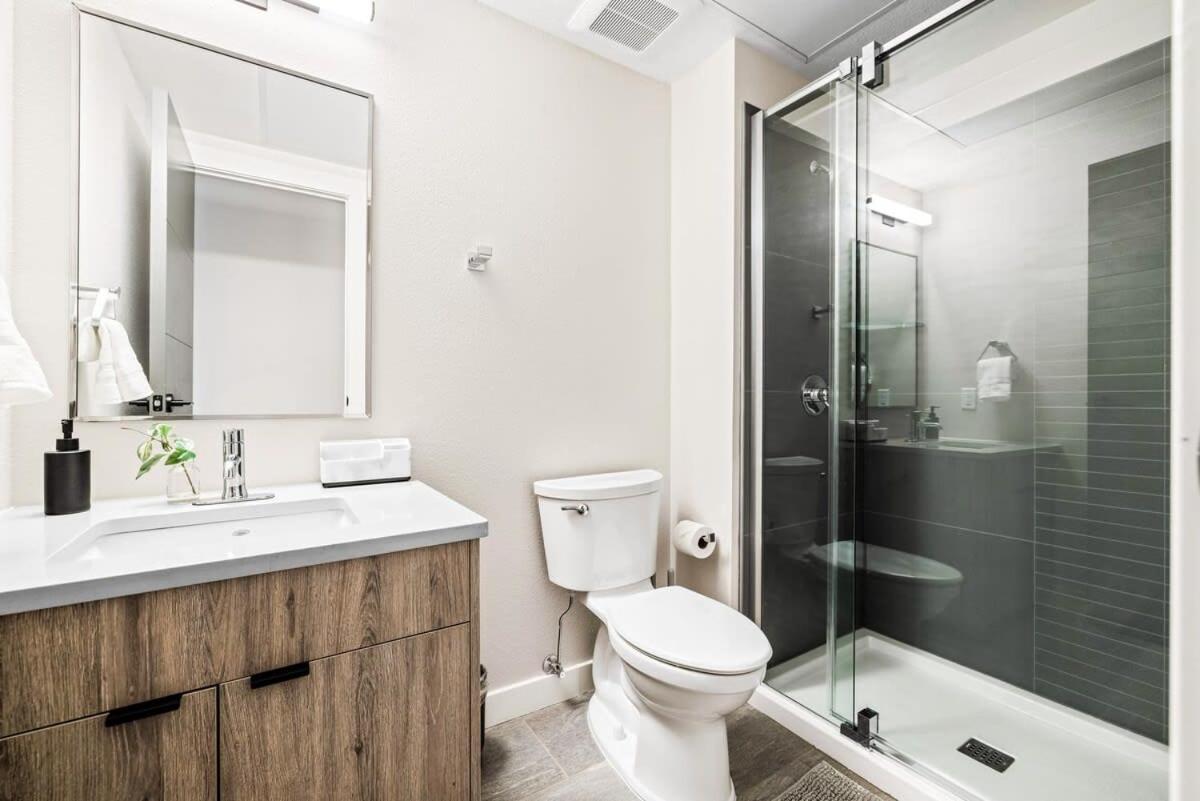 Avenue Hotel Downtown Golden Gold Miners Suite エクステリア 写真